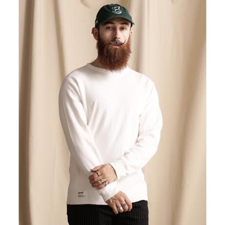 [^ԁF7825930006]Rbg100̃njJbt w[LS T-SHIRTBnʂ̉ʂ́AnƑ̂̊ԂɋC̑woẢ𓦂Ȃʂ܂BŒʋCɂDĂ̂ŁAH~KɎgƂł܂Bfނ̗ǂñw[lbNT-SHIRTƂȂĂ܂BySchott^VbgzC_[XWPbg̑㖼ƂSchott̗j́A1913NAj[[NŃA[BEVbgAWbNEVbǧZɂĎn܂B̓CR[gHꂾA1928NɐEŏ߂ătgWbp[̗pC_[XWPbguPerfectovV[Y𔭔B{^dlȂAIȃWPbgƂĘbƂȂǍ̃C_[Xjɑ傫ȉe^BāASchott̖𐢊Eɒm炵߂̂50Nɔ\ꂽ^̃X^bYG|bgɔz`̃fhX^[gB̐V삱AfwUEChEiMu\ҁvxŁA}[EuhZƌĂ郂fłB̌[YZbNXsXgY͂߁ÃbN~[WVɎxA𒴂i̔ԂƂčȂ̐lX𖣗Bŋ߂ł͒ԃfłȂAJWAC[ȂǁAɎɍ킹Đi𐋂vVYȂBC_[X̗j͉iSchottƂƂɂB