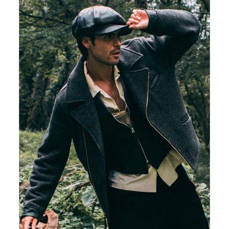 [^ԁF7825252010]NWJr[`NXAVbNȃubNŃAbvf[gBE[ƃRbg̍abZ҂݋@ōxɓdD肵AƓ̎ƗDꂽhB\ʂ̓jbg̖ȃE[fށAʂ̓E[Nт̃pCɂȂĂAgƏ_炩ȔG˔Ă܂BăT[t@[r[`Őĝ߂邽߂ɈpĂr[`NX̓`󂯌pȂAKxȏdʊƁAقǂɓމKvXBfUC50ÑX|[cWPbgCXpCAꂽIWidlBʂ킬ƂƂVGbgŁAȂ▭ȃTCWOɎdグĂ܂BɁA͋CɃ}b`IWivgl[ו̂ĂANZgɁB̏i̓N[|ΏۊOƂȂĂ܂BySchott^VbgzC_[XWPbg̑㖼ƂSchott̗j́A1913NAj[[NŃA[BEVbgWbNVbǧZɂĎn܂B̓CR[gHꂾA1928NɐEŏ߂ătgWbp[̗pC_[XWPbguPerfectovV[Y𔭔B{^dlȂAIȃWPbgƂĘbƂȂǍ̃C_[Xjɑ傫ȉe^BāASchott̖𐢊Eɒm炵߂̂50Nɔ\ꂽ^̃X^bYG|bgɔz`̃fhX^[gB̐V삱AfwUEChEiMu\ҁvxŁA}[EuhZƌĂ郂fłB̌[YZbNXsXgY͂߁ÃbN~[WVɎxA𒴂i̔ԂƂčȂ̐lX𖣗Bŋ߂ł͒ԃfłȂAJWAC[ȂǁAɎɍ킹Đi𐋂vVYȂBC_[X̗j͉iSchottƂƂɂB