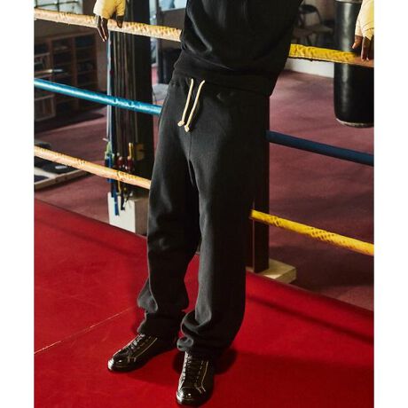 [^ԁF7825910009]`PERFECTO SWEAT COLLECTION`𒴂Ĉ60NȑOɍꂽre[W̃XEGbgVcBȃre[W̃XEFbgIɍČPERFECTO̖RNVB̐@Ɠ݂҂݋@gpĂAU[WPbglɒNɂ킽Ė킢𑝂A̐֎c邱ƂłB܂ɊȃXEFbgƌĂԂɑN̑fފ̊łRNVƂȂĂBa̎RɌ100N߂Óu݂҂݋@vłƋC܂݂Ȃ؂ɕ҂܂ꂽńA▭ȃeVƐĝݍނ悤ȒSnő̓ƂȂBC܂񂾏_炩RV݂̂҂ݐnȀnElɂ蒚JɖDACeB݂҂ݐnōꂽt@ubN͓KxɃtBbgALkEG苤ɔQłBANVuTChɎ{Xg[g^CṽXEFbgpcBTChLk̗ǂunɐ؂ւĂ̂łɉKȂ͂SnƂȂĂB̏i̓N[|ΏۊOƂȂĂ܂BySchott^VbgzC_[XWPbg̑㖼ƂSchott̗j́A1913NAj[[NŃA[BEVbgAWbNEVbǧZɂĎn܂B̓CR[gHꂾA1928NɐEŏ߂ătgWbp[̗pC_[XWPbguPerfectovV[Y𔭔B{^dlȂAIȃWPbgƂĘbƂȂǍ̃C_[Xjɑ傫ȉe^BāASchott̖𐢊Eɒm炵߂̂50Nɔ\ꂽ^̃X^bYG|bgɔz`̃fX^[B[YZbNXsXgY͂߁ÃA[eBXg⃂[^[TCNXgɎxA𒴂i̒ԂƂčȂ̐lX𖣗Bŋ߂ł͒ԃfłȂAJWAC[ȂǁAɎɍ킹Đi𐋂vVYȂBC_[X̗j͉iSchottƂƂɂB