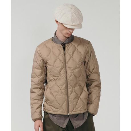 [^ԁF7825253003]Ci[_ẼXyVXguTAIONvƂ̃R{[VɂaA~łKɒnCXybNȃCi[_EJKTBxCORDURAt@ubN̗pAyʂłȂDꂽϋvBɁATAIONuhȂł͂800tBp[iD^F-95^5j̍i_Egp邱ƂŁAQ̕ۉ͂𔭊܂BAE^[ƃC[h₷悤ɁAEgEÕoX▭ɒBCi[ƂĂ̋@\߂ȂAP̂łꂽX^CołdオɁBɊ̃V[YłAX^CKɉ߂ꒅBAE^[̒ɎdŃX}[gɁA܂̓jbgXEFbg̏ɏd˂Čy₩ɁBV[I΂􂷂閜\_EWPbgAБ̊ĂB̏i̓N[|ΏۊOƂȂĂ܂ByTAION^^CIzTAION2016N{̃Ci[_EƃuhƂēWJX^[g܂Buh͐ݓIȒgӖA{̃C[Wc܂g̉hɗRĂ܂Buhݗ瑱ԂBASIC LINE͂߂ƂAtH[}CITY LINEAAEghAV[ӎMOUNTAIN LINEA~^[eCXg{MILITARY LINEȂǁAlXȃV[z肵ăCibvg[Ă܂BlXȃuhƂƋƂsĂĂāÂqlɊŒ鏤i[XĂ܂B̓WJ͓{݂̂Ȃ炸AEւLĂ܂BySchott^Vbgz  C_[XWPbg̑㖼ƂSchott̗j́A1913NAj[[NŃA[BEVbgAWbNEVbǧZɂĎn܂B ̓CR[gHꂾA1928NɐEŏ߂ătgWbp[̗pC_[XWPbguPerfectovV[Y𔭔B {^dlȂAIȃWPbgƂĘbƂȂǍ̃C_[Xjɑ傫ȉe^B āASchott̖𐢊Eɒm炵߂̂50Nɔ\ꂽ^̃X^bYG|bgɔz`̃f X^[B [YZbNXsXgY͂߁ÃA[eBXg⃂[^[TCNXgɎxA𒴂i̒ԂƂčȂ̐lX𖣗B ŋ߂ł͒ԃfłȂAJWAC[ȂǁAɎɍ킹Đi𐋂vVYȂB C_[X̗j͉iSchottƂƂɂB