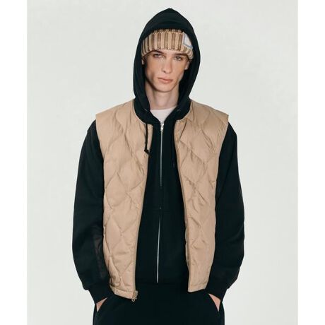 [^ԁF7825253002]Ci[_ẼXyVXguTAIONvƂ̃R{[VɂaA~łKɒnCXybNȃCi[_ExXgBxCORDURAt@ubN̗pAyʂłȂDꂽϋvBɁATAIONuhȂł͂800tBp[iD^F-95^5j̍i_Egp邱ƂŁAQ̕ۉ͂𔭊܂BAE^[ƃC[h₷悤ɁAEgEÕoX▭ɒBCi[ƂĂ̋@\߂ȂAP̂łꂽX^CołdオɁBɊ̃V[YłAX^CKɉ߂ꒅBAE^[̒ɎdŃX}[gɁA܂̓jbgXEFbg̏ɏd˂Čy₩ɁBV[I΂􂷂閜\_ExXgAБ̊ĂB̏i̓N[|ΏۊOƂȂĂ܂ByTAION^^CIzTAION2016N{̃Ci[_EƃuhƂēWJX^[g܂Buh͐ݓIȒgӖA{̃C[Wc܂g̉hɗRĂ܂Buhݗ瑱ԂBASIC LINE͂߂ƂAtH[}CITY LINEAAEghAV[ӎMOUNTAIN LINEA~^[eCXg{MILITARY LINEȂǁAlXȃV[z肵ăCibvg[Ă܂BlXȃuhƂƋƂsĂĂāÂqlɊŒ鏤i[XĂ܂B̓WJ͓{݂̂Ȃ炸AEւLĂ܂BySchott^Vbgz  C_[XWPbg̑㖼ƂSchott̗j́A1913NAj[[NŃA[BEVbgAWbNEVbǧZɂĎn܂B ̓CR[gHꂾA1928NɐEŏ߂ătgWbp[̗pC_[XWPbguPerfectovV[Y𔭔B {^dlȂAIȃWPbgƂĘbƂȂǍ̃C_[Xjɑ傫ȉe^B āASchott̖𐢊Eɒm炵߂̂50Nɔ\ꂽ^̃X^bYG|bgɔz`̃f X^[B [YZbNXsXgY͂߁ÃA[eBXg⃂[^[TCNXgɎxA𒴂i̒ԂƂčȂ̐lX𖣗B ŋ߂ł͒ԃfłȂAJWAC[ȂǁAɎɍ킹Đi𐋂vVYȂB C_[X̗j͉iSchottƂƂɂB