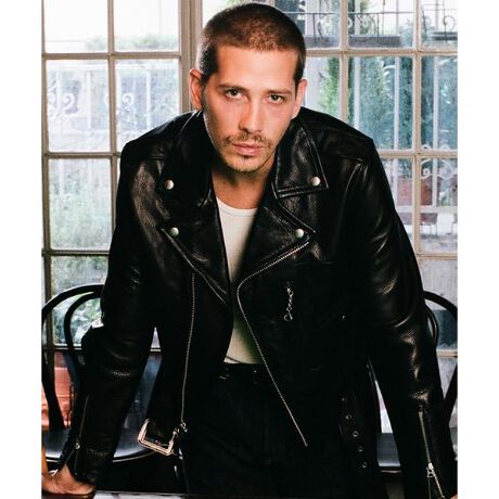 [^ԁF7825950060]1928NɓЂ̍ŏPerfecto[^[TCNWPbgɍ̗pꂽD|PbgtgBConmarWbp[t̏c^_uEFgTChGg[|Pbgƃpb`RC|PbgtBU[̓lCLbh JEnChBhFA}bgdグɂȂĂ܂BU[̋x߂邱ƂȂ_炢dオƂȂ܂B̏i̓N[|ΏۊOƂȂĂ܂BySchott^VbgzC_[XWPbg̑㖼ƂSchott̗j́A1913NAj[[NŃA[BEVbgAWbNEVbǧZɂĎn܂B̓CR[gHꂾA1928NɐEŏ߂ătgWbp[̗pC_[XWPbguPerfectovV[Y𔭔B{^dlȂAIȃWPbgƂĘbƂȂǍ̃C_[Xjɑ傫ȉe^BāASchott̖𐢊Eɒm炵߂̂50Nɔ\ꂽ^̃X^bYG|bgɔz`̃fX^[B[YZbNXsXgY͂߁ÃA[eBXg⃂[^[TCNXgɎxA𒴂i̒ԂƂčȂ̐lX𖣗Bŋ߂ł͒ԃfłȂAJWAC[ȂǁAɎɍ킹Đi𐋂vVYȂBC_[X̗j͉iSchottƂƂɂB