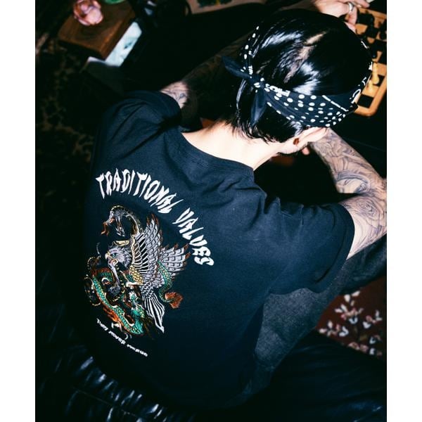 [�}���C]BATTLE ROYALE EMB. T-SHIRT�^�o�g�� �����C���� �h�J T�V���c/�V���b�g�iSchott�j �u���b�N