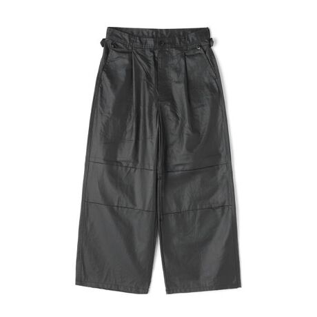 [^ԁF7845210316]DankeSchond̂fjfނɃtbL[H{AƓ̕Ɛ[݂̂\o{BR[fBl[gɑ݊^郏ChVGbgŁAGɐ؂ւfUC邱Ƃŗ̊̂ghCNȃ[hɎdオĂ܂Bfj̕\ʂɎ{ꂽtbL[HɂA܂ŃR[fĈ悤ȉ݂Ǝ\H~V[Yɂ҂̑fފɎdグĂ܂BoNωA⒅p񐔂d˂邲ƂɐFfǰ̃J[AlɂĈ\ɈĂ̂햡BƂEGXgƃChȃbOCŃbNXSn͂łBEGXgɂ̓xg[vɉAWX^[ĂAtBbg2iKɒ߂邱Ƃł܂B{[̂{gXł̂ŃRpNgȃgbvX킹邱ƂŃňR[fBl[gɎdオ܂BfނFLOCKYDENIM SHORT JACKETƍ킹ăZbgAbvƂĂp܂BDankeSchonEEEDankeSchonƂ́Ãuh̊jƂȂL[[hD@digitaliyfW^A@ArchitectnN@neologismV\K@kittenishӂE@engrossingSD̓gݍ킹̂ɃhCcSchontAuḧӐ}Ɏ^ĂlBɊӂ̈Ӗ߁AuDankeSchoni肪Ƃ̈ӖjvƂĂBt@bṼe[}́uj[X^_[hvB ɍR̂ł͂ȂA蔲󂯗ƂŃuhɌvf𒊏oAiȑfނƁAfW^CYȃOtBbN|킹RNVɗƂĂBȃVGbgAfBe[ւ̓OꂵƓɁAj[NŐVϋɓIɎB琶ݏoꂽíApIłRɓɓނ́B