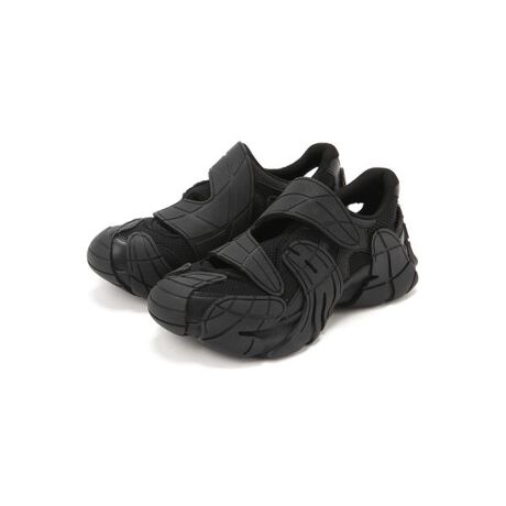 [^ԁF7845192216]CAMPER LABuTORMENTA(g^)v́ApƓ_Yfroʂ̍팸̂߂ɁAi`TXeiuȑfނgݍ킹ăfUCꂽvVIȃXj[J[łBgg^hƂ́AXyCŁghӖ錾tłBjOV[YCXpCAꂽ̌ĆA_Ci~bNŗ悤ȔŁAAEg\[Abp[ݍނ悤Ɉ̉Ă܂BvȂfނ̑gݍ킹j[NȈۂ^ŁAȃi`o[EVAgݍ킹AEg\[͗DꂽObvƃveNV񋟂܂B̊vVIȃXj[J[360SʂVRfނƃTXeiuȍޗĂ܂BAbp[ɂ͐AȒ@Sorona(\[i)gpbVnAoCIx[X̃}bV[RHyphaLite(nCt@Cg)A100ARŃvX`bNt[MIRUM(~)gpĂ܂BɂCjO̓TCNPETAEVA~bh\[ɂ̓TgELrR̃VK[P[EVAAC\[̓TCNOrtholite(I[\Cg)C\[ACRTENCEL(eZ)Z̗pĂ܂Bɏ_炩pbh̓AeNjJȃfBe[AtBbg߂}WbNe[vłBC\[OFJy[̓[bpETCYƂȂĂ܂BCAMPER LABALXECIEKuG̃NGCeBufBNV̂ƁA2020NH~V[ỸRNVƂĔ\ꂽVCAMPER&nbsp;LAB́A}J̓`fĂAuhݗmĂlςϗς`ĂƂړIƂĂ܂BVvłȂAłȂ߂ĂƂA̓ƑnIő@ׂȃfUCɍ]Ă܂BLȐFgƃfBe[́Auh̋CȂv[Cւ̃Av[`𔽉fĂ܂B̔CXs[V𓾂CAMPER&nbsp;LAB&nbsp;(Jy[{)́AقȂ鎋_fUCƃv_NgTAuV[ȔvƁu[ÃZXʂāA}J̐_𔽉fRNVĂĂ܂B