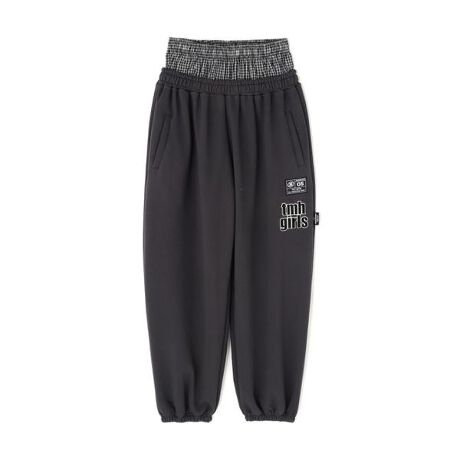 [^ԁF7846110732]THE MYSTERIOUS HOTELghQ̃ChXEFbgpcBA_[EFAĂ悤ȏd˒C[h̋CBNbvhƍDłBEgNXC[hXEFbgpcEChtBbĝƂVGbgEBe[WȐF̃C[hgNXfBe[EOʕOtBbNhJƃpb`|CgEofBOfBe[THE MYSTERIOUS HOTELbU ~XeAX zéASNS̃tH[109000l𒴂CtGT[グ؍̃t@bVuhBLE SSERAFIM̃o[pƂɂ؍nŘbW߂ĂB퐶ŋCyɒ郔Be[WX^CɌIȃfBe[vXACeWJĂB