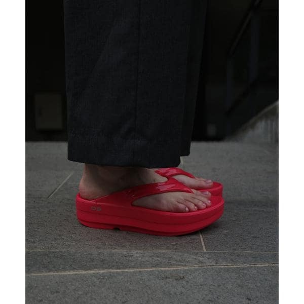 OOFOS／ウーフォス　OOmega ウーメガ　リカバリーサンダル　厚底