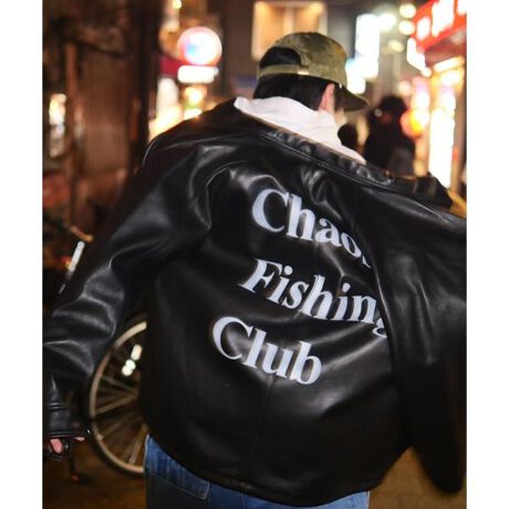 [^ԁF7815150003]Chaos Fishing Club~Schott~BEAVER^JIXtBbVONu~Vbg~BEAVER ʒSHEEP COACH JACKET@V[vR[`WPbgn̂ƂV[vU[gpASchott̊ƂR[`WPbgU[ŃAbvf[gBVvłȂA񖇑dltgƔw̃nMɗ͖AU[ґɎgpR[`WPbgɎdグĂBȁASchott̃U[Chaos Fishing Club_ɂXeVyCgCFCS{XyVȃACeBXeVvgȂ̂ŏꏊɂĔZW̍܂BHDTCYŌɉė郉OdlȂ̂ŃR[fBl[gՂ̂|CgłBʌ̃XyVgvR{ACełBȂBySchott^VbgzC_[XWPbg̑㖼ƂSchott̗j́A1913NAj[[NŃA[BEVbgAWbNEVbǧZɂĎn܂B̓CR[gHꂾA1928NɐEŏ߂ătgWbp[̗pC_[XWPbguPerfectovV[Y𔭔B{^dlȂAIȃWPbgƂĘbƂȂǍ̃C_[Xjɑ傫ȉe^BāASchott̖𐢊Eɒm炵߂̂50Nɔ\ꂽ^̃X^bYG|bgɔz`̃f"X^["B[YZbNXsXgY͂߁ÃA[eBXg⃂[^[TCNXgɎxA𒴂i̒ԂƂčȂ̐lX𖣗Bŋ߂ł͒ԃfłȂAJWAC[ȂǁAɎɍ킹Đi𐋂vVYȂBC_[X̗j͉iSchottƂƂɂyChaos Fishing Club^JIXtBbVONuzނƃXP{[Ȃ铌̓̏WcBUKDSMł̎舵ňCɂ̖m炵߂Ax̍XP[^[T|[gĂApuhB