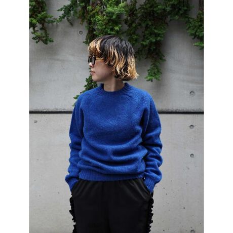 [^ԁF7814240201]INVERALLAN^Co[A@SHAGGY CREW NECK SHETLAND SWEATER VM[hbON[lbNZ[^[CMX̏ȍHŃZ~nhChōꂽN[lbNZ[^[BBEAVERʒ̂́AVFbghE[gpVM[̃Z[^[ŁAꂼMIXgpĂ̂ŗ̊1ŒĂ݊Z[^[łB̃VM[Z[^[́ASjł͂ȂAU~̎Ői߂ɕ\ʂKxɖщH邱Ƃł`IȌÂ@BgpĂ܂Biiׂĕ҂݂ĂԂōŌɃVM[p̋@BɑOgƌgʂĕ\ʂщHĂ܂BXRbgh̍ԂłAU~̉ԂI̎̂̕@BɃZbgĎgp܂Bj36STCYŏȒjA蒅ɁB42͂kTCYA44XLTCYƂȂɒjTCYł͂܂AȂƒɂ́AÂȂ肪ȏH~̃R[fBl[gN₩ɁIPOPȃJ[ŕʒ܂ByINVERALLAN^Co[AzINVERALLANЂAXRbgh̃nhjbg[J[ƂđnƁBINVERALLAN̂̓XRbgh̃}Xv_Ngł͏oȂAxXg NIeB[ȐiINVERALLANuĥ̖ƂɏW߂邱Ƃɂn܂̂łBINVERALLAÑnhjbǵAPl̃jb^[ȂƂ25A000Xeb`ȂP̃jbg 90Ԃĕ҂ݏグ܂B