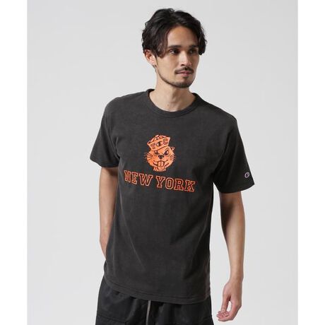 [^ԁF7815134202]Champion^`sI SHORT SLEEVE T-SHIRT Champion^`sI   SHORT SLEEVE T-SHIRT C3-B334ɔzĐYꂽTXeiuȃAJȂgpAuXuvƌĂ΂\ʂɃ̂鎅ƌ҂AhC^b`̃V[gX[uTVcłBI[ZeBbNȃVGbgŁAnߌɁupE_[Xm[EHbVvƂԂč𝆂ݍސ􂢉HsBe[WeCXgoĂ܂BgɃj[[NB̓ƂĐw肳Ăur[o[vAuCHAMPION TRACK CLUBṽ}XRbgLN^[Ƃĕ\OtBbNvgĂ܂ByChampion^`sIz1919NAj[[NB`FX^[ŎYグ`sÍAAJX|[cƃLpXCt̗jƋɕł܂B1934Nɒa`̃XEFbgVcwo[XEB[ux́AX|[cEGAƂĂ݂̂Ȃ炸AJWAEFAƂĂ̊wBɈpꑱA݂Ɏ܂ōlCւA`sIےACe1łBptH[}XɗDAX^CbVB`sI̓X|[cX̐GWCA̐lXɖ͂鏤i񋟂Ă܂B