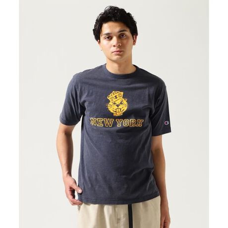 [^ԁF7815134202]Champion^`sI SHORT SLEEVE T-SHIRT Champion^`sI   SHORT SLEEVE T-SHIRT C3-B334ɔzĐYꂽTXeiuȃAJȂgpAuXuvƌĂ΂\ʂɃ̂鎅ƌ҂AhC^b`̃V[gX[uTVcłBI[ZeBbNȃVGbgŁAnߌɁupE_[Xm[EHbVvƂԂč𝆂ݍސ􂢉HsBe[WeCXgoĂ܂BgɃj[[NB̓ƂĐw肳Ăur[o[vAuCHAMPION TRACK CLUBṽ}XRbgLN^[Ƃĕ\OtBbNvgĂ܂ByChampion^`sIz1919NAj[[NB`FX^[ŎYグ`sÍAAJX|[cƃLpXCt̗jƋɕł܂B1934Nɒa`̃XEFbgVcwo[XEB[ux́AX|[cEGAƂĂ݂̂Ȃ炸AJWAEFAƂĂ̊wBɈpꑱA݂Ɏ܂ōlCւA`sIےACe1łBptH[}XɗDAX^CbVB`sI̓X|[cX̐GWCA̐lXɖ͂鏤i񋟂Ă܂B