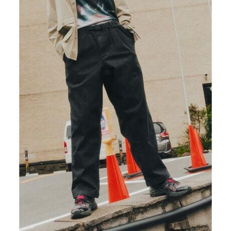 [^ԁF7815911201]GRAMICCI~BEAVER^O~`~r[o[@ʒTUCK TAPERD DENIM PANT ^bNe[p[hfjpcBEAVERł͋vԂ̓oƂȂfjfނ̕ʒpcIEF[rOxg̐[̃jO}obN|PbgGramicci͎̕Fɂʒ炵oĂ܂Buh̃[cłNC~OV[ɂ@\cÃCtX^Cɍ킹ăfUCA[YVGbgpcłB^bN邱ƂōƑڎɂƂAG琞ɂďXɍׂȂVGbgɂȂĂ܂BCCł̓WJ͂Ȃ߁ABEAVERłɓȂXyVfj𐥔񂨎IyGRAMICCI^O~`zuO~`v́A1970NAAJŁgXg[}X^[hƌĂ΂AZ~ebNNC~O[hĂl̃bNNC}[A}CNEOnÃNC~OEGAł͖łAƎ̎@ŋ@\ɕx񂾃EGAÂɒ肵A1982NɃJtHjȀȑqɂŗグuhłBO~`pcƃO~`V[ćAƓ̋@\A180xRȊJr\ɂuK[bgNb`vЎŊȒPɒ߂łuWebbingxgvĂ܂B