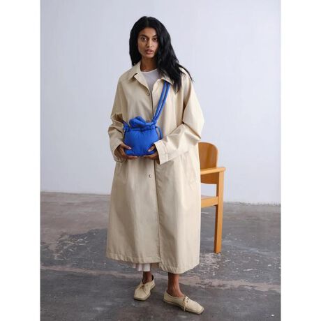 [^ԁF7815976285]OLEND^Ih@Micro Ona Soft Bag obOlĆwOnaxV[Y̒ōłMicroTCYBɂ̓t@Xi[|PbgĂARpNgȂ[͂ɗDꂽACełBV_[Xgbv͌тāA΂ߊ|obOAobNpbNAnhobO3wayɃAW܂B̃X^CɂЂƖāAKiX^CbVɎ^т܂傤IyOLENDzXyCEoZĩobOuhB1940Nだ50N̓oRƂCXs[V󂯂AƑnIȃfUC̃ACe𑽐WJBuh̃ACRĨ݂iCobOwOna Soft Bagx͌yʂŗlXȎg\BJ[oG[VLxŁAڂW߂ĂugłB