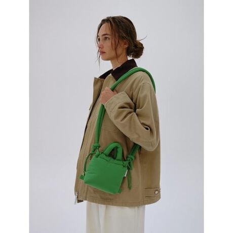 [^ԁF7815976285]OLEND^Ih@Micro Ona Soft Bag obOlĆwOnaxV[Y̒ōłMicroTCYBɂ̓t@Xi[|PbgĂARpNgȂ[͂ɗDꂽACełBV_[Xgbv͌тāA΂ߊ|obOAobNpbNAnhobO3wayɃAW܂B̃X^CɂЂƖāAKiX^CbVɎ^т܂傤IyOLENDzXyCEoZĩobOuhB1940Nだ50N̓oRƂCXs[V󂯂AƑnIȃfUC̃ACe𑽐WJBuh̃ACRĨ݂iCobOwOna Soft Bagx͌yʂŗlXȎg\BJ[oG[VLxŁAڂW߂ĂugłB