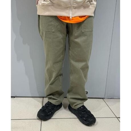 [^ԁF7815910201] GRAMICCI^O~`  LOOSE TAPERED RIDGE PANT [Ye[p[hbWpcuh̃[cłNC~OV[ɂ@\ɉAEɂ傫ȃ|PbgłBƂ̂qbvƑڎAG琞ɂďXɍׂȂe[p[hVGbgBϋvAnRV̂AɂςI[KjbNRbgcCgpA͋Ĉ\ɐߏグĂ܂B yGRAMICCI^O~`zuO~`v́A1970NAAJŁgXg[}X^[hƌĂ΂AZ~ebNNC~O[hĂl̃bNNC}[A}CNEOnÃNC~OEGAł͖łAƎ̎@ŋ@\ɕx񂾃EGAÂɒ肵A1982NɃJtHjȀȑqɂŗグuhłBO~`pcƃO~`V[ćAƓ̋@\A180xRȊJr\ɂuK[bgNb`vЎŊȒPɒ߂łuWebbingxgvĂ܂B