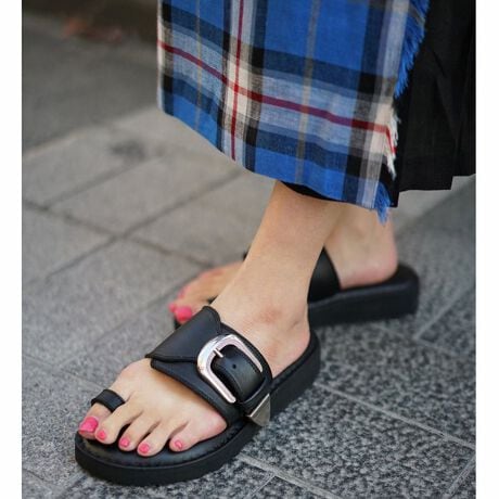 CAMINANDO（カミナンド） 別注トゥンプ ループサンダル  