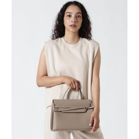 [^ԁF7855976847]NX{̃NVbNŏiȃfUC͂́MIMIV[Y灃GRAND[XBI_炩V{U[͏ڗɂ̂ŃfC[ɂgp܂B^ubg[ybg{gȂǂ[łTCY͗֐ɕx񂾃ACeƂȂĂ܂BO\ȃXgbvtŃNX{fBƂĂgpł܂BV_[: ŒZ 105cm ^ Œ 118cmdl: 1̓t@Xi[dl|Pbg: 1iI[vjO|Pbg: 1 iI[vjd: 695gyTOV^g[z2017NɃX^[g{̃obNuhBuǂvlX̉Kȓ̂߂ɁBGood for people's comfortable daily life.ĂƃAWA̒Ɉʒu钆̌t̃wuCŁuǂvu킵vƂӖuhɂ́u