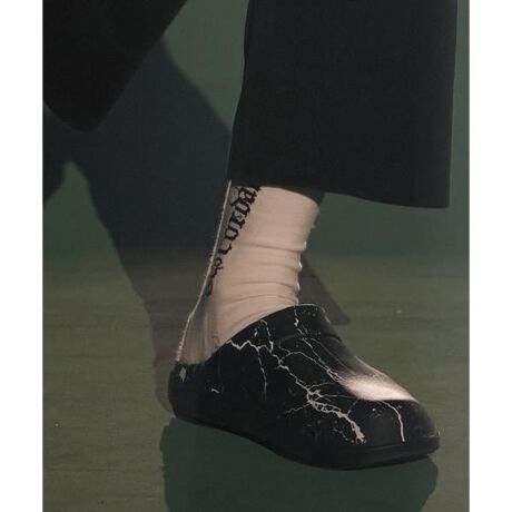 [^ԁF7855192218]̃Ly[ɂAԒɉiϓꍇ܂BZ[͗\ȂIĂꍇ܂B`h Iu U fBXR[_XƃJo[V[Yuh́uE[tHXiOOFOSjv^bOg񂾃R{T_[XIOOCLOOG White LineʔNʂėNbO^Cvɂ͓H̔̂Ђъg債ATvOeLX^CfUC̗pBTChɂOORIGINAL CrocodilelACOTD̃X[KSTOP AND SMELL THE ROSESvgĂ܂BOOFOS̓\[AOOfoam(E[tH[)͏]̃ptH[}XV[Y̍\ƈقȂA37̏Ռz\łB܂A擾Ă鍂x̃tbgxbhƓZpgݍ킹邱Ƃɂēy܂DxȂی삵Aւׂ̕]̌C47yłƂĂ܂BC׋ۂɋLŏɗ}悤ɐ݌vĂ܂B@Ő􂦂܂ByChildren of the discordance^`h Iu U fBXR[_XzDesigner : HIDEAKI SHIKAMAǧĂ[XJ`[␢Ȅnnւ̐[m琶ݏoRNV͑̃uhł͕\łȂƓ̑݊B܂2015SSX^[gAÂêA[eBXgNAOTO YOSHIDAƂ̃Be[WEFA̐V߂ĂWCg[ŃACN̊TOςv~AȃRNVƂȂĂByOOFOS^E[tHXz2011 NɃ}T`[ZbcB̃RnZbgŃX|[cIg[i[AV[Y[J[̐iJɌgxe`[ɂA2 N̍ΌJꂽJo[V[YuhłBւ̏Ռ傫V[Y͐̒ɈĂ邪AՌzJo[ړIƂV[YȂƂɋCtނ́AOOFOSiRj 胊Jo[V[ỸpCIjAƂȂ܂BOOFOSiRj iɎgĂf OOfoam ́AOi͂𐶂ގړIƂʓI EVA fނ̃~bh\[ƈقȂAՌ̔ 37 }邱Ƃłnɂ鑫ւ̏Ռy邱Ƃł܂B̂ߕGAAwɂ镉SyłA܂lԍHwɊÂĐ݌vꂽtbgxbgɂADݍ݁Ay܂T|[g܂B݃AJł́A2011 N̗グ烊Jo[V[Yւ̗NX[܂A 2020 Nɂ̓Vbv𒆐S 4500 X܂ɂ܂œWJLĂ܂B