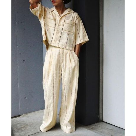 [^ԁF7855210010]sSchott~RUMBLE REDtSchottIWĩRbghJn}pcɃfUC܂BUS NAVỸ}pcfUC\[XƂA}pcȂ^bNĂfUĈ߁A肪Ƃp܂BobN[X߂̃fUC|CgłBLiԂ́Afނ̃VcƃZbgAbvŒ܂B7855223001yRUMBLE RED^ubhzWORK AMILITARY ASPORT AMOTORCYCLE AVINTAGEc͒jiD悭痂hIȐEBRUMBLE REDɂ́AuSvƂӖ߂܂B́AقȂ郂młdȂ镔͕K݂邱Ƃ܂BȂ킿A킽AiD悭痂B̊y̎ɁB킪܂܂Ȃ킽́ÅyɂAiD悭痂AāAn܂BySchott^VbgzC_[XWPbg̑㖼ƂSchott̗j́A1913NAj[[NŃA[BEVbgWbNVbǧZɂĎn܂B̓CR[gHꂾA1928NɐEŏ߂ătgWbp[̗pC_[XWPbguPerfectovV[Y𔭔B{^dlȂAIȃWPbgƂĘbƂȂǍ̃C_[Xjɑ傫ȉe^BāASchott̖𐢊Eɒm炵߂̂50Nɔ\ꂽ^̃X^bYG|bgɔz`̃fhX^[gB@̐V삱AfwUEChEiMu\ҁvxŁA}[EuhZƌĂ郂fłB̌[YZbNXsXgY͂߁ÃbN~[WVɎxA𒴂i̔ԂƂčȂ̐lX𖣗Bŋ߂ł͒ԃfłȂAJWAC[ȂǁAɎɍ킹Đi𐋂vVYȂBC_[X̗j͉iSchottƂƂɂBB