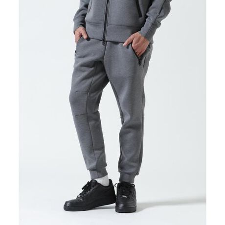 [^ԁF7856110252]PIUORO(sEI) CARDBOARD JOGGER PANTS{̂ɂ́AX|Wݍ񂾂悤ȐŌyʂȃ_{[fނ̗pBӂƂƊ炩ȔGŁAKȐSn񋟂܂BɂƂnAJWAȂiȈۂo܂BVGbǵAWK[pcȂł͂̃e[p[hCŋr茩A₷mہBɃtBbg_utdly߁A悢tBbgBPIUORO(sEIjgBASIChߒA{ׂ̂p\̒ɗLԂƌĂ΂x[VbNȃACexߒAV߁ElςAfBeB[ƃX^CɊBgԁhƌɂ͏X݌ɂȂ΂ȂȂ̂Ŕ̔@Ɏ܂ŁAVlςœWJčsB