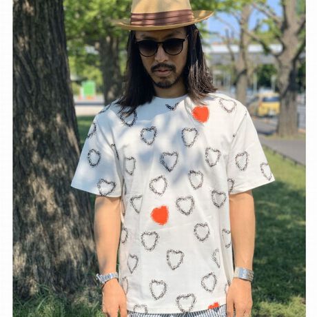 別注】ChahChah／チャーチャー ／総柄ハートTシャツ  