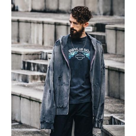 [^ԁF7874231293]SAINT MICHAEL^HOODIE^DBL-FC ZIP^CHARCOAL(SM-YS1-0000-042)\n͗уXEFbgAn̓T[}fނƂ_utFCXdl̃Wbvt[fB[BɎ{ꂽ_[WH⃊yAHɂAAȃBe[WEFÂ悤ȕ͋CQ̎dオƂȂĂ܂B̏i͊DҌEeN[|͂p܂B\߂BqAeVrSAINT MICHAELi͐ߒAlXȉH{Ă܂BFAFAyȌȂǂ܂A͐isǂł͂ȂɂȂĂ܂B͂鏤iɂ܂ďi摜Ƃ͈قȂ镔(FAX)AȌA_[W≘A܂vĝЂъ鎖܂Bw̍ۂ͗\߁Ȁł肢v܂BSAINT MICHAEL^Zg }CPs READY MADE t̃fUCi[uאYvƁA}`rWAA[eBXgƂĊĂuCali Thornhill Dewitt (J\[qEfEBbg)v|AVsuhs SAINT MICHAEL tX^[gB AȃBe[W܂ČAfUCi[̂肪l܂AقǂɈRNVƂȂĂ܂B