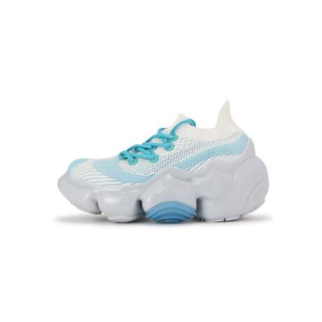 [^ԁF7875992213]ȃWF̉𓥂ł܂悤ȃtbgEFA{ȂŜx邽ߊłׂ͂̃AEg\[AėIŏ_炩Ȍ`ɂĂ܂Ƃ낪VѐSfUCBOɂo[p[cfUCɃANZgĂ܂BAbp[̓{[̂CƂ͑ΏƓIɉؚȎdオƂȂĂ܂BV[vȃVFCvƁAy܂ɍтAܐ悩炩ƂɂĊɂ₩ȌX΂邱ƂŊ̃Xj[J[ɂ͂ȂiŃXƂX^CۂÂ܂B܂jbgAbp[̃AVg[ɃCAEgꂽV[z[ƃp^[ۓIȃAEg\[̃fUCpł܂BACbgCPŨp[cĂAX|[cXj[J[ɂ悤ȃANZgƂȂĂ܂Bq[̍͂悻7cmBłȂACŜő̂xAKxȃNbV邱ƂŁAɂ悤ɐ݌vĂ܂Bgrounds^OEYMIKIO SAKABE肪fUCi[╔OYďCtbgEFAuhBulԂƏd́inj̊֌Wɕω炷ƁvulԂƏd́inj̐ړ_łAEg\[ƒnʂ𒆐SƂlԂÂve[}ɁA{[̂IȃAEg\[gݍ킹tbgEFA𔭕\Ă܂B