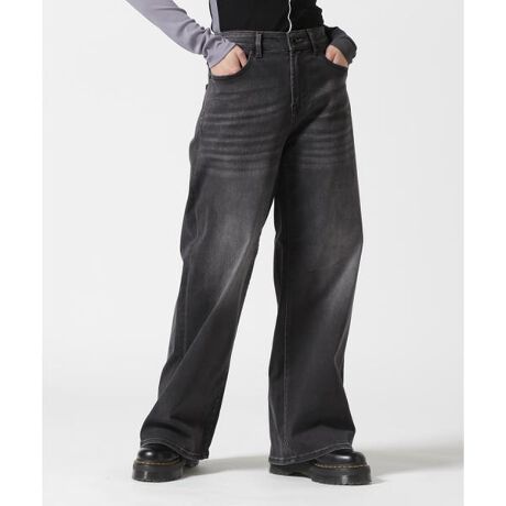 [^ԁF7875911703]KEIRAChȃVGbgRtH[gȃ[hŒȂ郂fKEIRABx[VbN5|PbgdlŁAWbp[tg̗pBLkɗDꂽuFREE MOVEvfނŁA₷oBubNŐ߂nɉH{_[NubÑfjłBDENHAM^fn2008NɃI_EAXe_aDENHAM(fn)́AۓIɂCMXl̃fjElWFC\EfnɂĐݗ܂BWFC\́ATgAYƃueBbVEAi[L[gݍ킹邱ƂŗLłAԂɍ]CMXlfUCi[Joe Casley - Hayford(W[ PCX[ wCtH[h)̃[NVbvɂĐnْ̍f̘r𖁂܂B̌8NقǃfjƊEœ̂AfjRT^ǵuClinic{vݗǍAۓIȃv~AW[YuhłBlue Bloodݗ܂BWFC\2008N̏߂Ƀ[bpAAJA{ȂǂK܂A̗̒Ńfj̐E܂ł̋n߂ĂƂO܂B̌ނ͂ɓfjւ̏MIȎuȃNGCeBu`[AAXe_ɃX^WIݗBfnuh̒aւȂ܂Bufnuh́Afj̓`Zpɑ΂ċXyNgȂAϋɓIɐVfUC邱ƂӂA`ƐĩoXɃtH[JX𓖂ĂĂ܂vfñfUC`[́ASẴfjɑ_sGȎ┭AuW[CJ[(fjEl)vƂĂ̐ȃNtg}Vbv_𔭊悤ɓw߂Ă܂B̓fjłȂAfnWJSẴCƃACe̐YɂĂłBu͌ڋqɑ΂AƂɋŊJӂȂAĂ̂ǂ肪oقǂ̃ACepӂĂ܂B͂ACeB̕@́Ag̒ɉRÛȂB̃oXnAIȃfBe[𔭖AߑIȎp͂ƕ\邱Ƃłvfjɑ΂ẴWFC\̂ЂނȎṕÂ܂܃uh̎vȃCXs[VƂȂĂ܂B