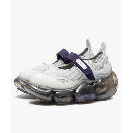 [^ԁF7875992721]ȃWF̉𓥂ł܂悤ȃtbgEFA{ȂŜx邽ߊłׂ͂̃AEg\[AėIŏ_炩Ȍ`ɂĂ܂Ƃ낪VѐSfUCBOɂo[p[cfUCɃANZgĂ܂BAbp[̓{[̂CƂ͑ΏƓIɉؚȎdオƂȂĂ܂BV[vȃVFCvƁAy܂ɍтAܐ悩炩ƂɂĊɂ₩ȌX΂邱ƂŊ̃Xj[J[ɂ͂ȂiŃXƂX^CۂÂĂ܂B܂AAbp[̓[WF[BkobNgXgbv̓}WbNe[vŎ~߂dlƂȂĂ܂Bq[̍͂悻7cmBłȂACŜő̂xAKxȃNbV邱ƂŁAɂ悤ɐ݌vĂ܂B̃ACe͑̃ACeׂ߂ɍĂ܂B̉b̍CɂȂ͒ʏ1傫TCYIтƂ߂܂Bgrounds^OEYMIKIO SAKABE肪fUCi[╔OYďCtbgEFAuhBulԂƏd́inj̊֌Wɕω炷ƁvulԂƏd́inj̐ړ_łAEg\[ƒnʂ𒆐SƂlԂÂve[}ɁA{[̂IȃAEg\[gݍ킹tbgEFA𔭕\Ă܂B