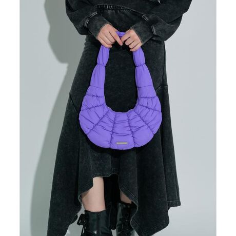 [^ԁF7875276709]ՂƂLeBOfUCڂ䂫A܂ŃNbT̂悤ȃj[NȃtH̃V_[obOB悢{[ƌy𗼗|GXefނŁA₷B݊ȂJWAX^CɌ₷AR[fBl[g̃ANZgɂȂACełBt@Xi[tŁAɂ͈قȂ闠n̗pĂA`ƌJ[VѐSՂŃ|CgBANNA SUI NYC^Ai XC GkCV[j[[N\RNVuhANNA SUIAfC[JWAɊy߂VuhƂāAANNA SUI NYCX^[gBuhRZvǵuSOUVENIR NYCvuNEW YORKŃVbsO悤ȃNNve[}ɁAlhfUCACeWJB]̃Ap̊TOɔꂸARŃnbs[ȃt@bVāB