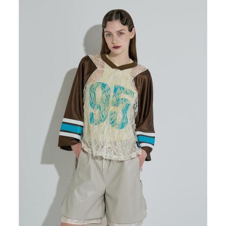 [^ԁF7875230740]ANNA SUI NYCԂ̃Q[VcɃ[X킹AX|[eBƃZVAȃ[hꒅB̂郌[X̏ɁA_ɔzuꂽioOƒ̃`[tvg̓Xg[gfԈႢȂB򊴂̂郆jtH[̑fނ⃉CvgȂǂ̃X|[eB[ȃfBeB[ƁA@ׂȃ[X̃RgXgVNȃoXo܂BCi[ňۂς̂ŁAC[hł̒Ȃy߂ACeBJ[̓ubNEuEEVo[3FWJBꂼقȂ鐢EςAFႢőȂ郉CibvłBANNA SUI NYC^Ai XC GkCV[j[[N\RNVuhANNA SUIAfC[JWAɊy߂VuhƂāAANNA SUI NYCX^[gBuhRZvǵuSOUVENIR NYCvuNEW YORKŃVbsO悤ȃNNve[}ɁAlhfUCACeWJB]̃Ap̊TOɔꂸARŃnbs[ȃt@bVāB