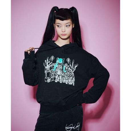 [^ԁF7875231716]fW^NGC^[ ̎cĂ炳ANNA SUI NYC̃XyVR{[VBcĂ炳̓̈łJtȃA[g[Nămg[ƃANZgJ[2Fŕ\BXg[gƃA[gZABꖳ̑݊܂B{fB̓P~Ju[`ƃI[o[_CHgݍ킹AghCNȕ\ɁBJ[́AۓIȃsNƃVbNȃubN2FWJB V[YTERAXEFbgpc(i7875210768)ƃZbgAbvł̒p߂łBANNA SUI NYC^Ai XC GkCV[j[[N\RNVuhANNA SUIAfC[JWAɊy߂VuhƂāAANNA SUI NYCX^[gBuhRZvǵuSOUVENIR NYCvuNEW YORKŃVbsO悤ȃNNve[}ɁAlhfUCACeWJB]̃Ap̊TOɔꂸARŃnbs[ȃt@bVāB