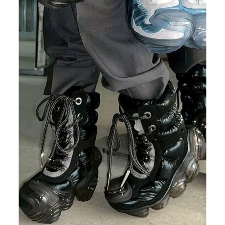 [^ԁF7875992733]˂܂ꂽtbgEFAAEg\[ƃAbp[˂܂A2n悤ɂăAEg\[Abp[̗̏̈܂ŐNHĂBAbp[͊ñgCŗp悤ȃnCJbg̋@\Iȃu[čڂ̂܂܂ɁAiȑfނőŜꂽX^CbVȈۂɎdグBq[̍͂悻7cmBgrounds ^ OEYMIKIO SAKABE肪fUCi[╔OYďCtbgEFAuhBulԂƏd́inj̊֌Wɕω炷ƁvulԂƏd́inj̐ړ_łAEg\[ƒnʂ𒆐SƂlԂÂve[}ɁA{[̂IȃAEg\[gݍ킹tbgEFA𔭕\Ă܂B