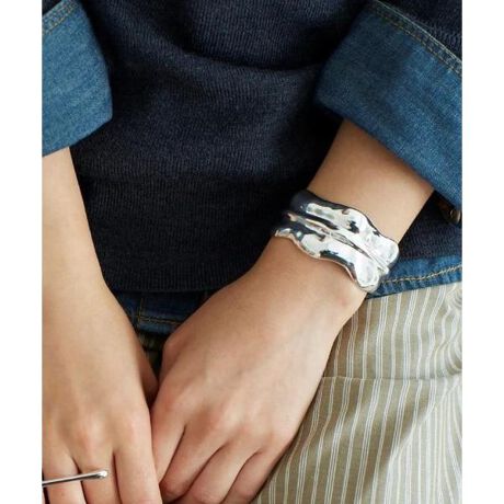 [^ԁF7873982883]pȂC̃oOB݊̂錩ڂłȂA}Ă邽߁Ayt₷dlŏd˕tɂZBV[ỸsAX(Drawing line Pierce^i:787-3982884j܂B[J[i @C42310029TCY@a3.8~5.4cmAJ 3.0cm ^ 50gti@SRecycled CottonВSilver925v[eBO{̋̃bLŃv[eBOĂ܂Bʂȉ{ĂAρ┍ꓙNɂyAyɃVo[͋̕Cy߂܂B␻ilAԂoɂčł܂Ȁꍇ̓NXȂǂŗD@肭B@v[eBOł̂ŁAt܂ܓAdȂǂ͂߂BʓIɋAM[N₷ƌĂ镨ijbPANA}KARogjwǊ܂ł܂BRecycled CottoniTCNRbgj́AxAiɂȂm⊓Agp̂܂ܔpꂽznVD蒼ĐLoXnłByNothing And Others^ibVOAhAU[Yz ghɍE邱ƂȂ+RNVB ̎ԂɂȂWG[B ̃X^C̎SɐB ȏ̎M̈ꕔƂȂ悤ȃANZT[Ă܂B 925Vo[v[eBOɃR[eBO{Ɠ̕ɎdグĂ܂B