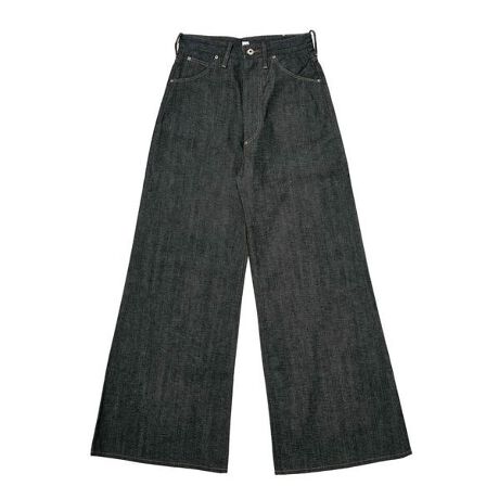 [^ԁF7885111202]T.T^eB[EeB[^Lot.705 DENIM TROUSERS WeN[|͂psB̏i͊DҌ͂p܂B\߂Bҏオ[݂A^琞܂ōL鑾߂̃VGbgIŁA1920N̓ƑSŁASẴfBeB[ɍČTaiga Takahashĩj[ACRƂfjgEU[uLot. 705ṽW[YLOT.704 Denim Trousers c.1920fs̃fUCfUCi[fB[XẴVGbgɗƂłAGォ琞ɌătA[ɂȂĂBĝ̃Cp^[fUCi[gč荞񂾈iBT.TT.T(eB[EeB[)́uߋ̈╨h点邱ƂŁA̍lÕ𔭌@vRZvgɒĂuhBCÕAeB[NfB[[Ôpʂ70`100NȏO̕WAlÊẘϓ_猻݂͖ɂ݂镞Ă܂B