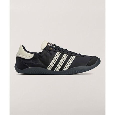 [^ԁF7885292205]adidas~WALES BONNER^AfB_X~EF[Y{i[^WB KARINTHA LO SATINeLX^C̃Abp[ƃCjO̗pAX^CbVŖȂKȃV[YBWB Karintha Lo TeV[Y𗚂adidas Originals̐Eɑ𓥂ݓ悤BJWAȓɏoƂłAhXAbvĖɊOoƂłÃV[Y͗ɂȂꑫBmX^WbNȕ͋C̃t@bVl̂߂ɃfUCꂽ̃V[ÝAX^CDƂ̐SɋeLX^C̃Abp[ōĂBeLX^C̃CjO_炩vXAKȗSnBM[tBbg̃fUCX^C𑹂ȂƂȂK炷Bo[AEg\[ϋvƃObv͂߁AgɗɂȂꑫɁB̃tbgEFA͑݊oƂɂĂBadidas̔RIȊyώ`̐_ÃV[YŃX^CP悤BWALES BONNER^EF[Y{i[EF[YE{i[(WALES BONNER)̓CMX̃t@bVuhBW}CJ̃J`[璅z𓾂fUCAX|[cEFA̗vfAWPbgȂǂɌe[OZpEF[YE{i[̏ےBRZvǵu[bp̓`ɃAtEAgeBbN̐_𒍂ނ݁AIȃOWA[ƂƎ̊TOāv邱ƁBЉ_AAwĎjwƂL`ȃT[`܂A[bpƃAtJ̃eCXg킹OWA[ȃnCubhX^C\ĂBYEFAuhƂăX^[gAɃEBYEFAɂLBnƎ҂̓O[XEEF[YE{i[(Grace Wales Bonner)B1990N܂B̓W}CJlłẢe󂯂ĂB2014NAfUCi[̃O[XEEF[YE{i[(Grace Wales Bonner)̓ZgEZgE}[`Y𑲋ƁBƃRNV̓AvtFbVi^g܂܂B ƌAuEF[EY{i[vnƂA2015NH~hRNVŃfr[BueBbVt@bVA[h̃YEFAfUCi[܂܁B2016NALVMHvCYɂăOvlBfBI[2020N][gRNVɂāAO[XEEF[YE{i[̓j[bÑVGbgĉ߂̃vWFNgɎQB2021NACFDAC^[iViYfUCi[EIuEUEC[܁Badidas^AfB_XFOUNDER : ADOLF DASSLERFROM : GERMANYFOUNDED : 1948Nadidas(AfB_X)