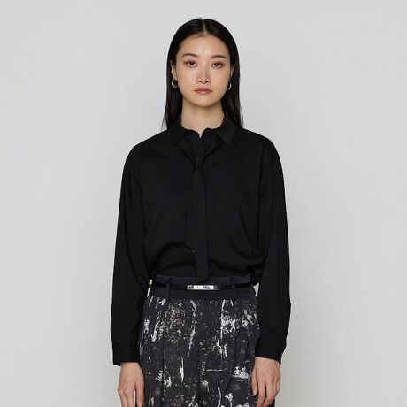 [^ԁF34-73HK05-205]sfUCt{ȒȂȂ^Ct̃VcłBlN^Cт̃[hȈۂ͍G炵AWPbg̃X[c̃Ci[ɂĐVN𐶂ݏoĂACełB^Cт܂ł߂nTȈۂ^C߂Ĕoď炵̂钅ȂAтŃJWAȒȂ^COăVvȃVcƂĂg܂Bg͒ǂƂ̂~j}ȃVcłBJtXɂ̓{^tĂđ̐@łdlɂȂĂ܂BVu[Ō򂪂ȂXu̕\ʊŁAJWAvXgAZe[gŒǂ̂ŁAƂ̗͂̔͋CoĂ܂B}jbVȕ͋C04FgbvO[A05FubN̓FWJłB2WAYXgb`g̃WPbgiiԍ:15-80GK01-205jiiԍ:15-80GK02-205j̃Ci[Ƃă}jbVȃX^CAR[eBOXJ[giiԍ:15-38FI07-204jƍ킹 [hȃX^CA嗝΃vg̃pciiԍ:15-01PK04-205jƔ̂X^C߂łBsfށtĎɃeZ̃A悱ɃgAZe[g~|GXekœނ̎pĐDVu[Xgb`fނłBhC^b`ł⊴ƌ򂪂iȕłBXufނȂ̂Őn̕\ʂɉʂAiȎ̒ɂBe[Ŵ悤Ȗ킢܂B