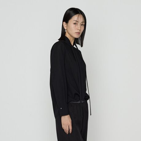 [^ԁF54-73HM10-205]sfUCt^LV[hVĉ悤Ȉۂ̃}jbVȃRT炵VcłBꖇłAWPbg̃Ci[ƂĂX^CÕANZgɂȂꒅłBohJ[瑱ׂ߂̃^ĆA邭ꊪĐ炵A{тɂÂ܂ܐ炵ă[hɂƃoG[Vy߂ꒅłB܂AiɂȂĂohJ[̏i܂ԂƏ炵݌ɂȂ܂Bׂ߂̃s^bNJtX̏߂̃{^A뒆S2^bNAGKgȃfBe[˔Ă܂Bsfށt▭Ȗc݂Aǂn{CfނłBNъ̂銊炩ȃ^b`Ƒ@ׂȕ\ʊ͍DłȂ瞀т̂悤ȎłB