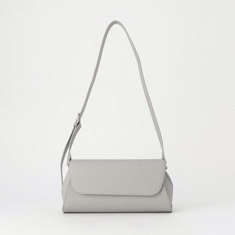 [^ԁF15-40RM02-205]sfUCtłƂtHۓIȃV_[obOłBŏɗ}VvȃfUĆAX^CbVŏiȕ͋CłB傫߂̂Ԃ̓}OlbgdlŁAVvȌڂƎg₷𕹂܂B͕\ƓfނŁA̍gpĂ̂ŃobǑ`ꂢɕۂ܂BV_[11ɂA̕LĂ܂BZ߂ɂăV_[ɁA߂ɂăNX{fBɂĂƁAD݂̃X^CŃR[fBl[gɎ܂BɂCOMME CÃSꂽJ[h|PbgtĂ܂Bsfށtvdi`ȃV{̃\tgȍvłBۊǂ̍ۂ͔łݕʂ̗ǂƂł肢܂Bv̓Ƃĕ\ʂ̎R[eBO͉ivIȂ̂ł͂ȂoN򉻂Ă܂̂łB