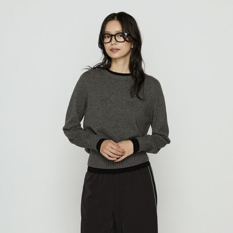 [^ԁF15-56IM13-205]sfUCtꖇŃAȏd˒̃C[hoCJ[jbg̃vI[o[łBJV~E[̓RT~̒ԑfނŁAfɂ̂܂ܒقǃ\tgȔŃJV~̏_炩ƂƂ܂B݌AA͂ꂼ̔zFŃûݓdɂȂĂAg͈dȂ̂ŃR[g̃Ci[ɒcꂹɒ܂B琞ɂȂG|[bgX[úAւ̌q肪炩łX}[gȈۂłB^CgȂƂ̂TCWOŁAoCJ[̃C[h؂₩ɂA݃ũZ^[obN݂̂fUCɔoĂ܂BnFñ_ER[giiԍ:15-28UM03-205jANуpciiԍ:15-39PM12-205jƍ킹ē~̑y݂BsfށtJV~aE[ŁAőɊ炩ȔG̗ǂ_炩Ɖ݂̂鎅łBȂFaсAĐi܂ōHňтĊǗꂽiłB