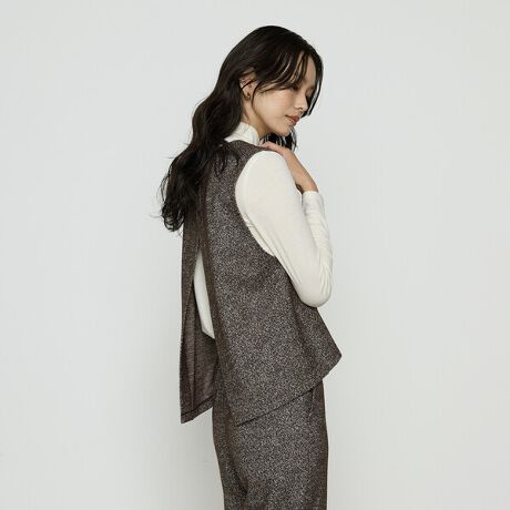 [^ԁF15-06EM07-205]sfUCtnClbÑCi[ɃcC[h̃xXgd˂yɃC[hy߂ATułBxXg̑OǵAgĥNbvh䂪VNŁA̓obNXbgfUCœ̂VGbgłBnClbÑCi[́AfނŏH~ɂ͊G̃vI[o[łB͒߂ɂĂ̂ŁAAEgX^CƂKBSłB{gɃ{[ۂ́ACăNbvh芈̂߂łBcC[h̐n̓E[Ȃ̂Ŏ􂢕słACi[͎􂢉\ɂĂ舵₷łBsfށtcC[ĥ悤ȕWJ[hŕ\IWĩcC[hW[W[ŁAdグɌy~hH{Ă̂Ŗڂ̋l܂ӂƂ\𐶂ݏoĂ܂B߂̐ߕŐF\Ă̂ƁA~hHɂ荕i̓uEjƃIt荇AF܂Ă̂ŁAF̍ĂȂ炸ۂłB̓W̕ɂȂĂĕ\Ƃ͂܂\łB܏̕҂ݕŏグĂ̂Ō݂ĂyA~hHɂE[{̏_炩Ɖ݂鐶nłBqvI[o[Ci[rCMɕςĕۉ邽߁Ał郊ufނ̃W[W[Ń\tgȕƊ炩ȔGɉAXgb`蓮₷fނłB