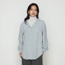 〔 +サイズ 〕 バックサテン梨地 フード付きブラウス