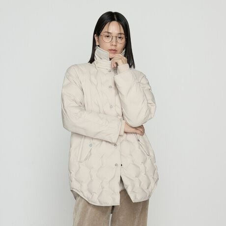 [^ԁF72-05UM01-205]sfUCtoRp̖hQ܂Ɏg郌x800FPitBp[j̃_EgpĂ܂BFPitBp[jƂ́A_E̖c݂₷\l̂ƂłBOŌɖc݂lȂ܂Bc݂ƋC܂݂₷Ayď㎿ȃ_EƂƂɂȂ܂BʓIɂ650FPgA悤ɖc܂悤Ƃƈꒅɋl߂_E̗ʂāAdȂ܂BȂ̂800FP͌ydオ܂BÑR[g͋ݕtŃm[uȈۂŁA݃^utȂ̂Ŋɂ}t[ȂŒgłBo[VudlɂȂĂAԂƕX}[gȒȂł܂B͗noĂȂ悤Ƀp^[ƎdlĂ܂Bɂ̓SčL肷Ȃ悤VGbgɂĂ܂BsfށtOw\̐nm]̂悤ȃXeb`ł͂ȂA܏ɂĔMňAHтl߂V_ER[głBXeb`ƂɂÃ_EяoĂÂ炢̂łBȉHOw\̐ńAɂCOɓĂ铧ɂDĂ܂Bs@tp̓nK[ɂċCʂĂBۊǂ鎞̓N[jÕrj[͂ĂB