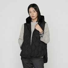 フーデッド ダウンジレ