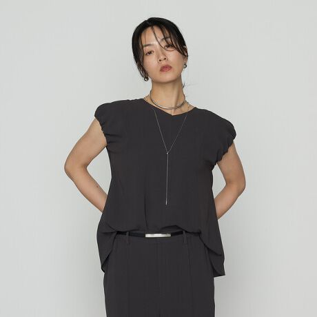 [^ԁF01-19HK21-205]sfUCt邾ŃX^CAbvACƁA{̃MU[X[u|Cg̃vI[o[łBꖇŌ܂ACVGbgłB琞ɌĊɂ₩ɍLACłBĝӂƕ݂Ah[v̂鐶n▭ɑlۂłBOɒ̍tA[hȂȂꊴo܂Bgh̃o[VGbgꂽtF~jȃMU[X[ułBɃXgb`e[v{āAo[MU[X[uĂ܂BLk̂ŒEyłBptɂȂ肷Ȃ̂ŃWPbgCłז܂BƌĂ߂VlbNłB̃hbgtŒE\łÅJL]T邽߁Aォ炩Ԃ邾Œ܂BĂłꖇłƌĂvI[o[uEXłBN炵ghVGbgy݂Bsfށt\ʂɃW[[bgAʂɃTegpĂ܂B̑gD̗_gݍ킹gAZe[g^|GXeobNTełB\ʂ̃W[[bgׂ͍V{AƓ̃VƃGKg܂B\ʂ͂炳̃obNTeŊ炩ȔGƔh[v܂BgAZe[gɃ|GXe邱ƂłɂȂÂ炭C[W[PAvX܂BzAzɗDĂAƂKp܂Bi`Xgb`AV[YXŊ􂷂fނłBj[_[NO[dJWAɂ܂ghJ[lCr[d[hřzƂ