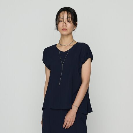 [^ԁF01-19HK21-205]sfUCt邾ŃX^CAbvACƁA{̃MU[X[u|Cg̃vI[o[łBꖇŌ܂ACVGbgłB琞ɌĊɂ₩ɍLACłBĝӂƕ݂Ah[v̂鐶n▭ɑlۂłBOɒ̍tA[hȂȂꊴo܂Bgh̃o[VGbgꂽtF~jȃMU[X[ułBɃXgb`e[v{āAo[MU[X[uĂ܂BLk̂ŒEyłBptɂȂ肷Ȃ̂ŃWPbgCłז܂BƌĂ߂VlbNłB̃hbgtŒE\łÅJL]T邽߁Aォ炩Ԃ邾Œ܂BĂłꖇłƌĂvI[o[uEXłBN炵ghVGbgy݂Bsfށt\ʂɃW[[bgAʂɃTegpĂ܂B̑gD̗_gݍ킹gAZe[g^|GXeobNTełB\ʂ̃W[[bgׂ͍V{AƓ̃VƃGKg܂B\ʂ͂炳̃obNTeŊ炩ȔGƔh[v܂BgAZe[gɃ|GXe邱ƂłɂȂÂ炭C[W[PAvX܂BzAzɗDĂAƂKp܂Bi`Xgb`AV[YXŊ􂷂fނłBj[_[NO[dJWAɂ܂ghJ[lCr[d[hřzƂ