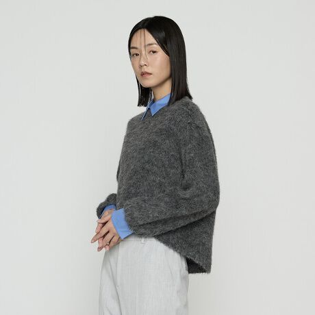 [^ԁF01-01EM07-205]sfUCtApJvI[o[ƃVcC[h悤ȃvI[o[ŁAVĉƊƃW[W[̃bNXoXǂgݍ킹ꒅłBOԂ̘egɊۂ݂RN[VGbgŁAO㍷ő̌^Jo[҂ł܂B̃MU[ŉ؂₩vXĂ܂B݂ƃJtX͎O\3WAYdlŁASĎOƃVvȃvI[o[ƂĂy݂܂Bt݂͂莝̃ACeƍ킹ĂpłAi̒Ȃ̕ƍL܂Bݕtł̒ṕAt݌둤̋XibvgɕtĂ璅pAʂĂOXibvAtg{^ĂBJtXɂ͍EE悤LER̃^OtĂ܂BsfށtwA[ȕ\ʊȂGƔy₩̍ND]KTIWiW[W[NFςčēołB_炩Ȉۂ̃gbvCgO[ƁAnCO[hȃgbv`R[̓FWJłB̒тŏ_炩ȃApJ\ʂɎgƂŁAӂƏ_炩Ȃ킢͋CȂAy₩Ȃ̂ɃO[h܂BpC҂݂EɈ̕҂݋@gpĂ܂B]̕҂݋@ł̓pCAĕ҂ނƂłȕłApCi\ʁjƓViʁj݂ɕ҂߂悤ɉƂŁA]ƔׂĔ̔Ă܂BVRApĴߑ̕ῶ܂A|GXeɂ邱ƂŎ􂢎̐@ωقƂǂȂC[W[PAfނłBBYim{sj̃nCNIeBȃW[W[łB