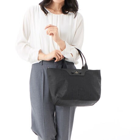 [^:061691150]VOl`[ACRł_uJL}[Ngݍ񂾃IWiWK[hnj[AčV[YłB\邽߂ɁADEqDEOOD̎Oނ̐DĂ܂Bg[Ig[̎FzFŎ₷lApxɂĂƕ咣悤ȍ̂鐶nɎdグ܂Btg|Cg̊vɂ͏߂̃{`[ttAl̉炵vX܂BiCV_[R⋍v̔zF͐nƓnFł܂Ƃ߁AS[h̃t@Xi[foXɂȂĂ܂BoRNV@LANVIN COLLECTION@}VEGhEîCɓo^ēׂ݌ɂ킸ȎAN[|Z[̊JnȂǂm点܂BЂo^肢܂BuĥCɓo^ViēׂȂǂm点܂BЂo^肢܂B