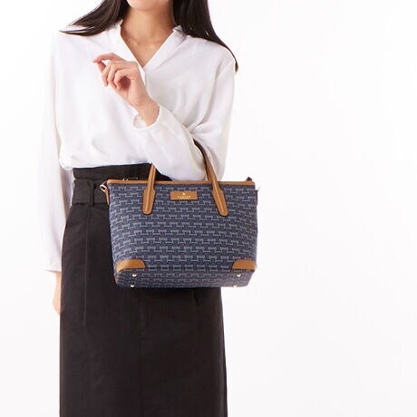 [^:061631400]_uWFCG}[N`[tɂmO[݂̂F̃IWivgŕ\obOV[YłB{̐n̂oub́A\ʂɃCNoȂuobNvgvƂ@ƂĂAϋvyіCSxȂĂ܂BƂNX̂ۂ̃fC[ACeƂč\܂BoRNV@LANVIN COLLECTION@}VEGhEîCɓo^ēׂ݌ɂ킸ȎAN[|Z[̊JnȂǂm点܂BЂo^肢܂BuĥCɓo^ViēׂȂǂm点܂BЂo^肢܂B