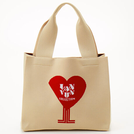 [^:061602150]Xłڂɗ܂邱ƂȂĂjbgWK[hobOɁA2026NSS̃V[YS`[tɂăfUC܂BsSUMMER PARADISE/Ă̊yt̃e[}C[W炭}̃ŚAĂ̋PzAƊCӂ`̏iAz閾邭yCȕ͋CɂȂĂ܂BwLANVIN COLLECTION3iS҂ݍ܂ĂA̖ʂVvőlۂbNXɎdオĂ܂Bfނ̃jbǵAוꂽƂɃVGbgɂȂׂeoȂ悤ɔzAMZ҂ݍ񂾓ł肵^Cv̕҂ݏオ̃eNX`[ɂ܂BoRNV@LANVIN COLLECTION@}VEGhEîCɓo^ēׂ݌ɂ킸ȎAN[|Z[̊JnȂǂm点܂BЂo^肢܂BuĥCɓo^ViēׂȂǂm点܂BЂo^肢܂B